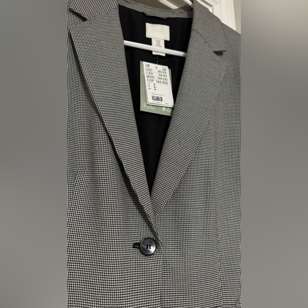 Black & White blazer - Picture 2 of 4